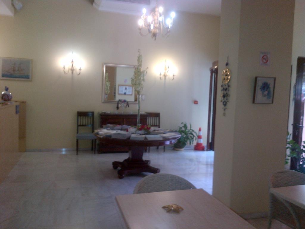 Efplias Hotel Apartments Piraeus Luaran gambar