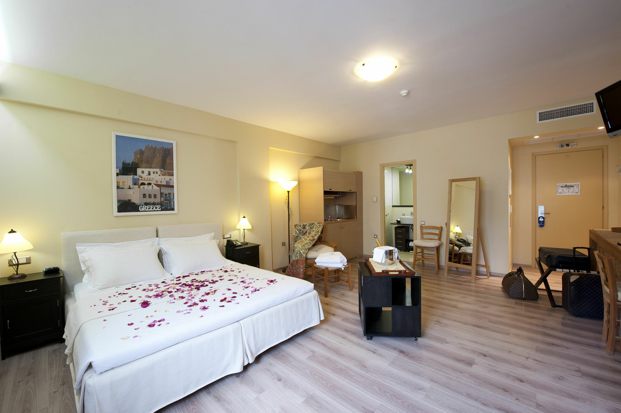 Efplias Hotel Apartments Piraeus Luaran gambar